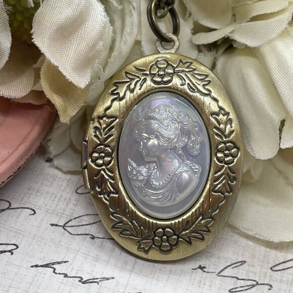 Bronze Locket White Pearl Lady Victorian Maiden Necklace Gift Mom Easter Wife - Picture 9 of 16